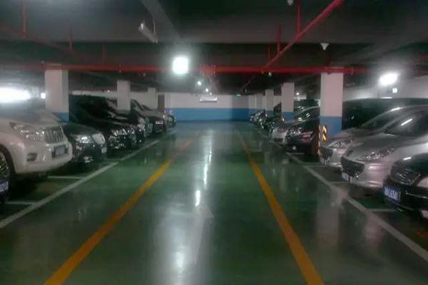 地下停車場地面材料
