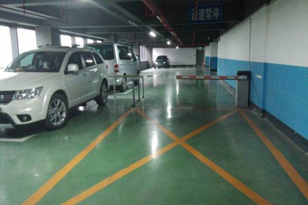 地下停車場地面材料