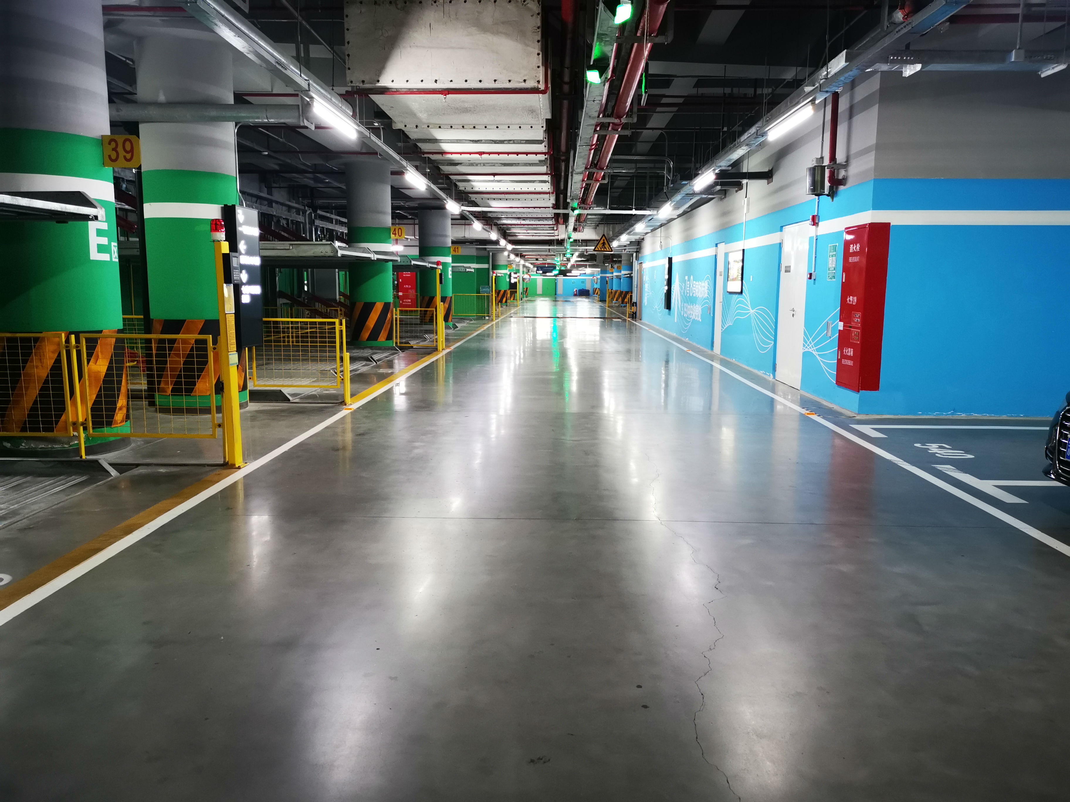 停車庫地面