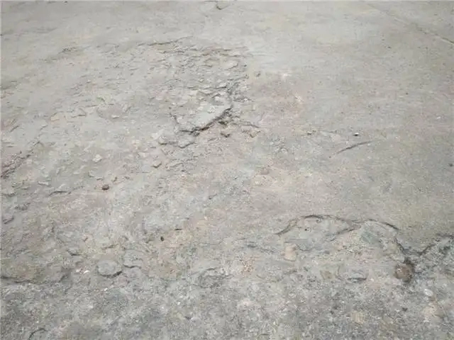 地面破損照片.png