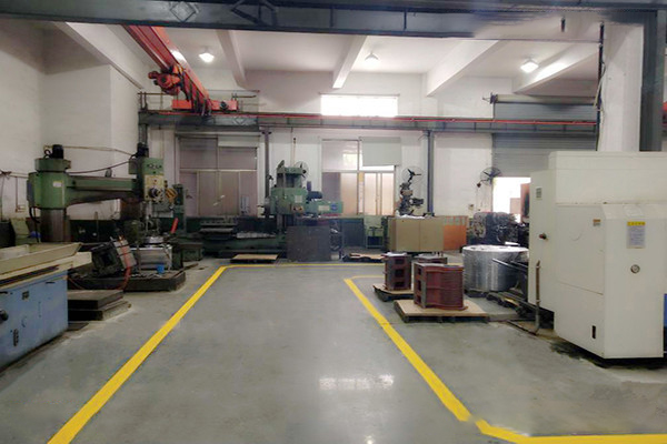 蘇州恩威爾——迪樂(lè)堡舊油污地面翻新改造