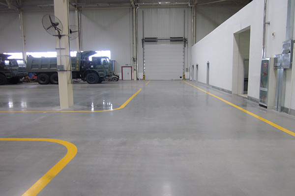 泰安特種車(chē)車(chē)間地面——迪樂(lè)堡密封固化地坪